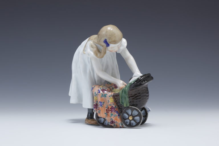 900円 見事な 希少 作家 あいこ 創作人形 手をくんだ女性 26cm 手作り 素朴 素焼き 陶器 土人形 置物 オブジェ