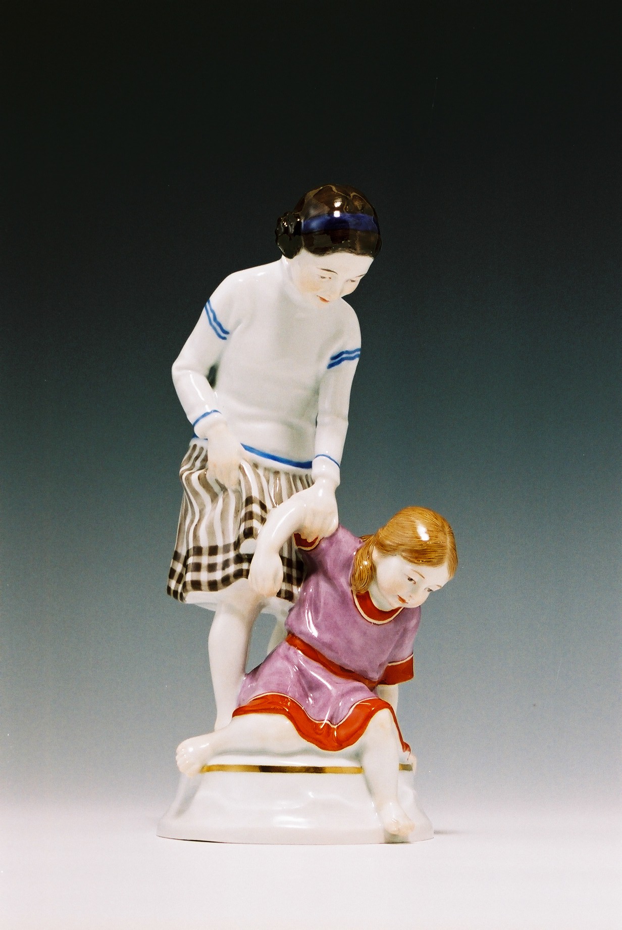 Meissen (マイセン) 1911-20 2人の少女 Alfred Koning | 西洋骨董陶磁器専門店 ロムドシン